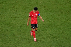 战报：韩国1-4乌拉圭，孙兴慜进球争议