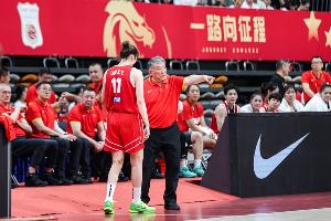 女篮半决赛：中韩交锋，中国女篮与韩国女篮实力较量，韩国占据上风
