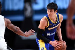 泪洒走廊！林书豪勇士时期心路历程：从绝望到重生