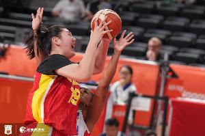 战报：女篮半决赛，中国65-61领先韩国