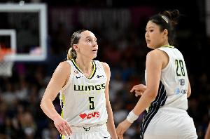 战报：飞翼0-1女武神，佩奇21分
