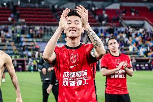 争议判罚引热议，国足与马尔代夫激战正酣