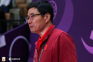 中国女篮与韩国激战正酣，奥运领奖台争夺战激烈升级