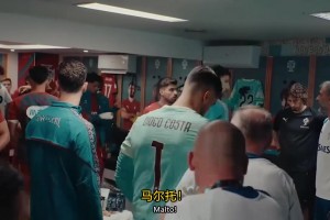老船长！C罗赛前更衣室喊话曝光：15天4场硬仗，全员必须自信