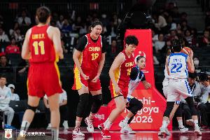 争议判罚成转折？张子宇爆发引热议，中国女篮险胜中国台北
