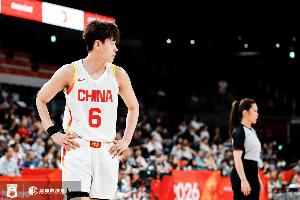 逆境中的坚韧：杨舒予展现不屈意志