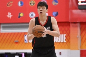 顶住压力！杨瀚森逆境爆发展现顽强意志